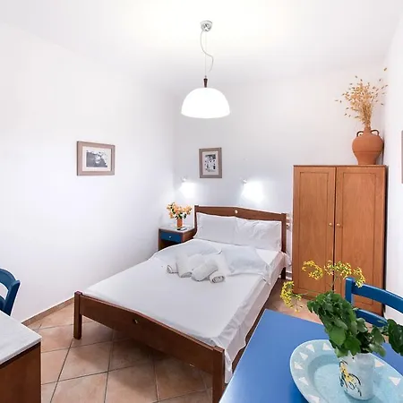Erisimo Guest house *